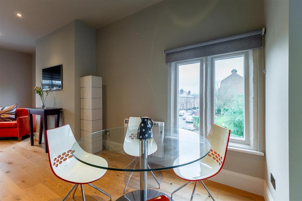Flat 30- High Street-010.jpg