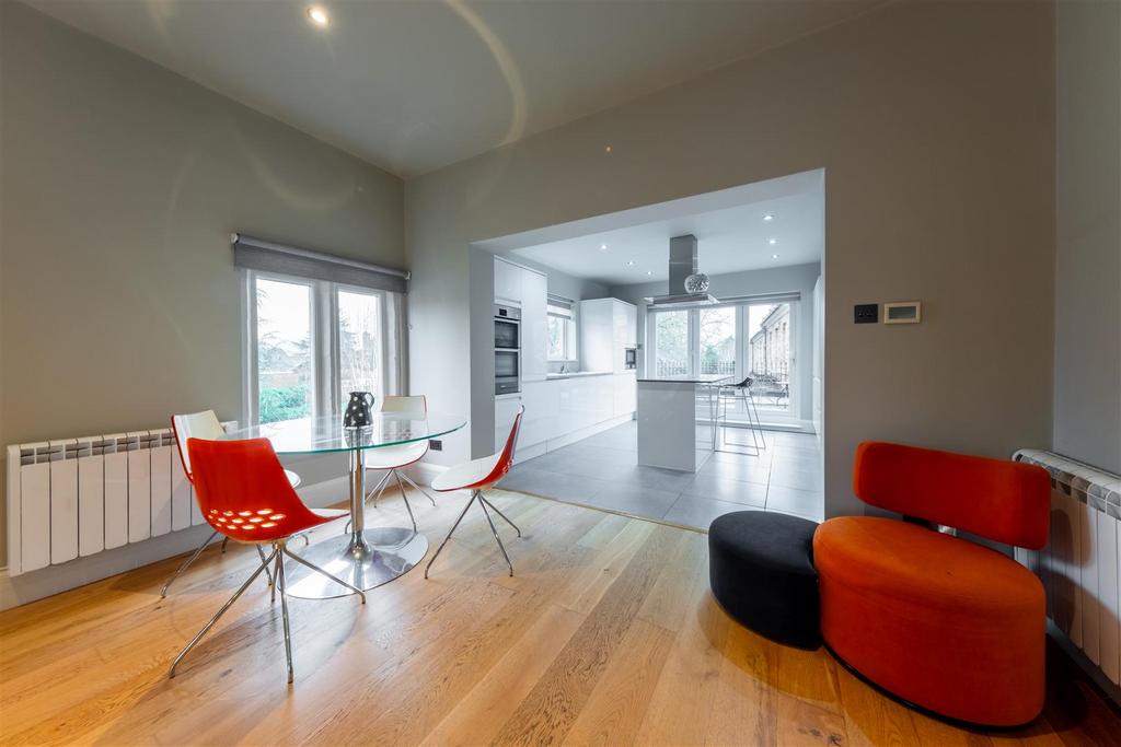 Flat 30- High Street-011.jpg