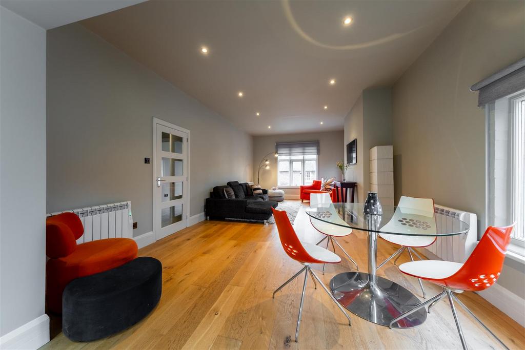 Flat 30- High Street-009.jpg