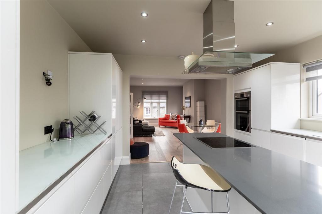 Flat 30- High Street-006.jpg