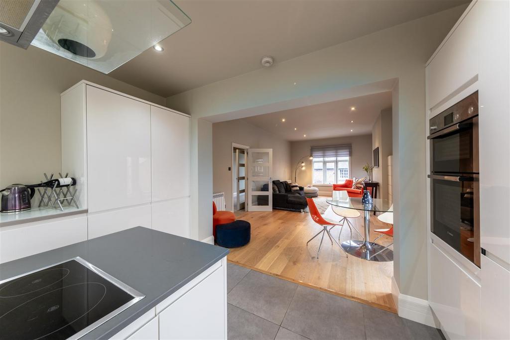 Flat 30- High Street-008.jpg