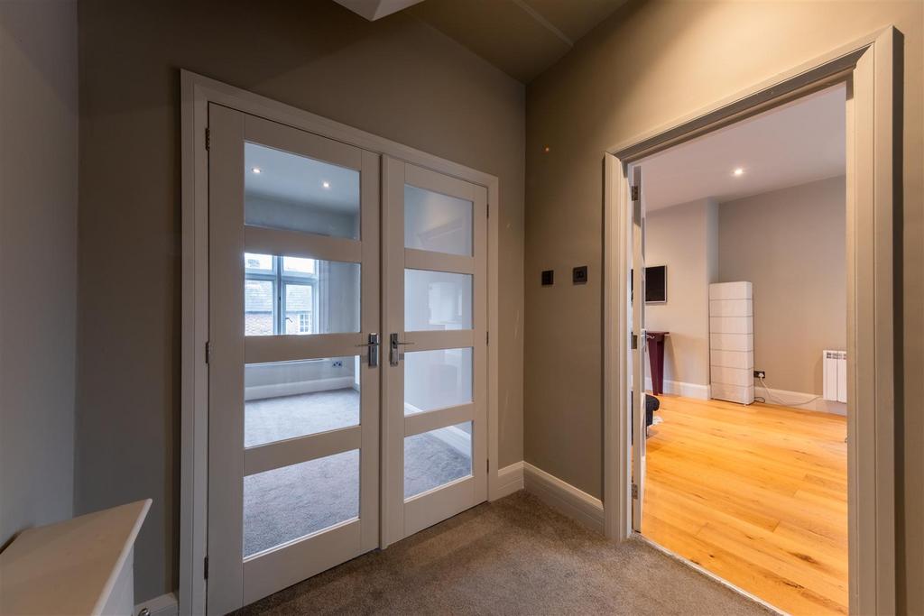 Flat 30- High Street-022.jpg