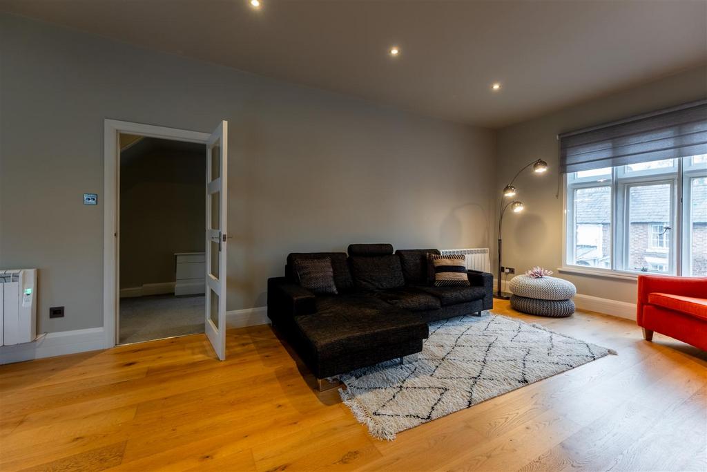 Flat 30- High Street-013.jpg