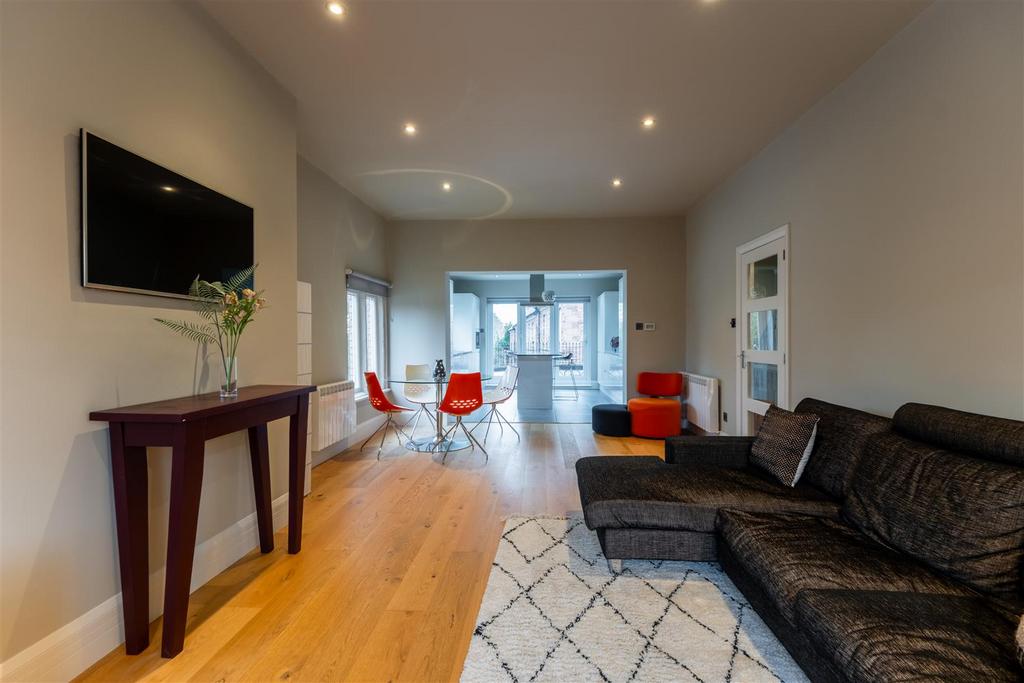 Flat 30- High Street-015.jpg
