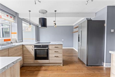 4 bedroom semi-detached house for sale, Chapel Road, Horley RH6