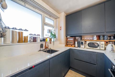 2 bedroom apartment for sale, St. Matthew's Road, London