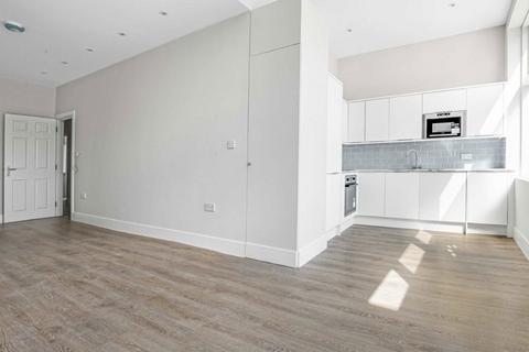2 bedroom flat to rent, Crown Road, Twickenham TW1