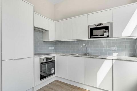 2 bedroom flat to rent, Crown Road, Twickenham TW1