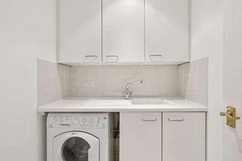 2 bedroom apartment for sale, Jasmine House, Woburn Hill Park, Woburn Hill, Addlestone, KT15