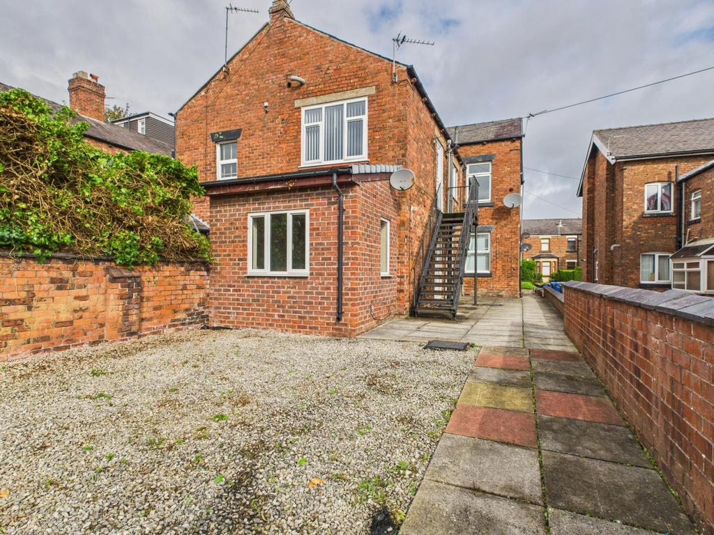 Flat 2 Ormskirk Rd 7