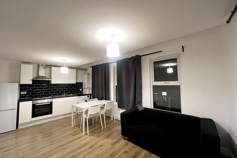 4 bedroom flat to rent, Undine Street, SW17