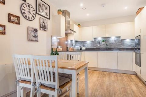 2 bedroom apartment for sale, Dyas Road, Sunbury-On-Thames