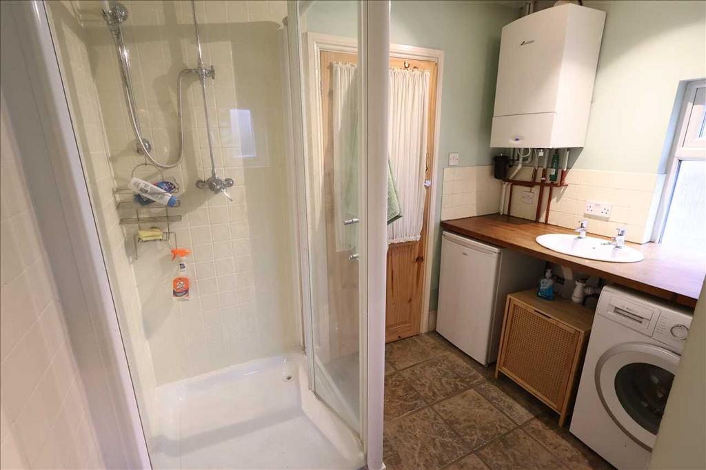 Utility/shower room