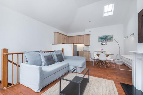 3 bedroom terraced house to rent, Fitzroy Square, London W1T