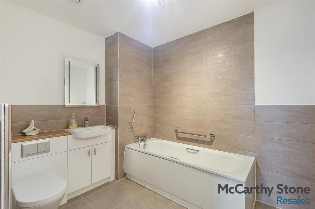 8677178-interior10.jpg