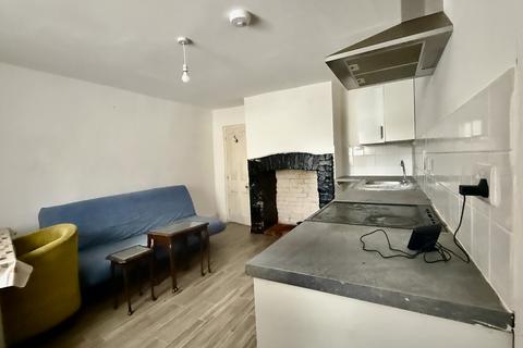 3 bedroom flat for sale, 31/31A Church Street, Tiverton, Devon EX16 5HX