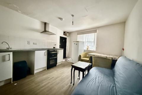 3 bedroom flat for sale, 31/31A Church Street, Tiverton, Devon EX16 5HX