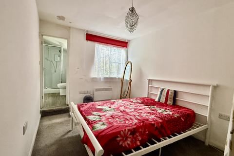 3 bedroom flat for sale, 31/31A Church Street, Tiverton, Devon EX16 5HX