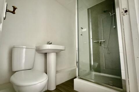 3 bedroom flat for sale, 31/31A Church Street, Tiverton, Devon EX16 5HX