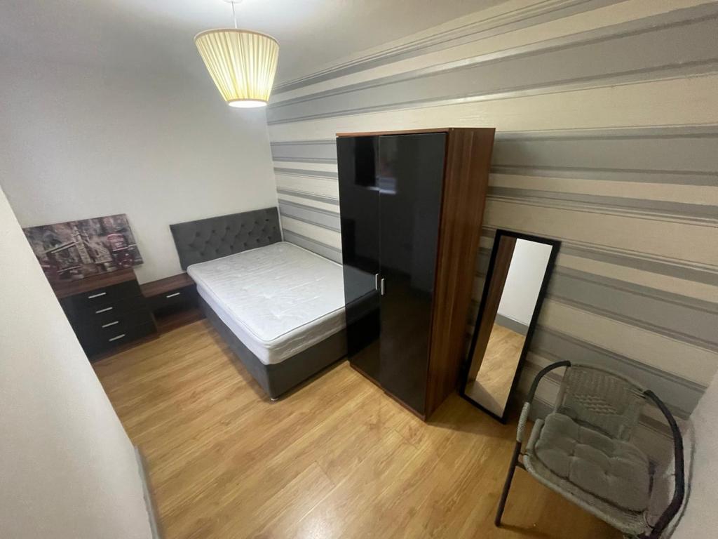 Room 2, 5 Eldon Street