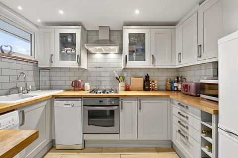 2 bedroom flat for sale, Mortlake High Street, London