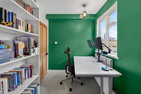 2 bedroom flat for sale, Mortlake High Street, London