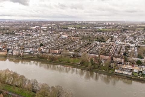 2 bedroom flat for sale, Mortlake High Street, London