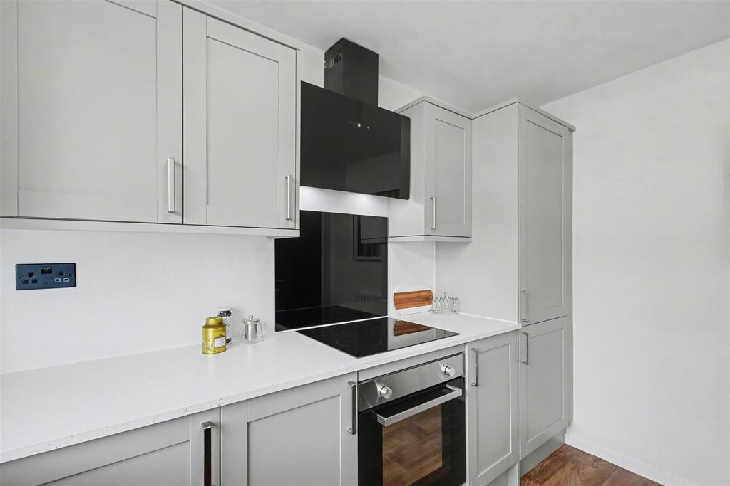 Kitchen 2.jpeg