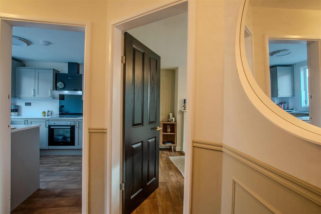 Hallway 2-New.jpg