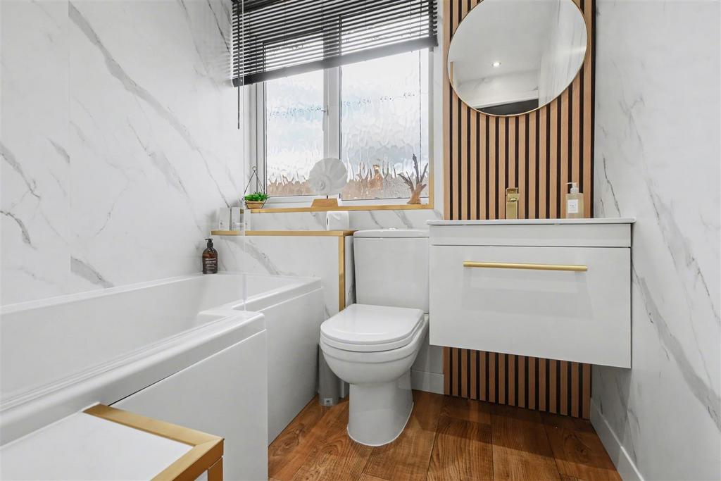 Bathroom 1.jpeg