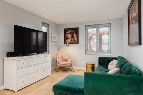 2 bedroom flat for sale, Messenger Court, 23 Upper Richmond Road, London
