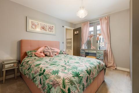 2 bedroom flat for sale, Messenger Court, 23 Upper Richmond Road, London