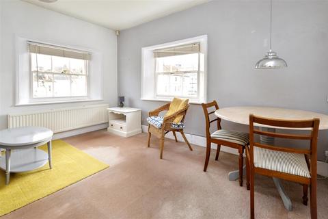1 bedroom flat to rent, Cornfield Terrace, Eastbourne