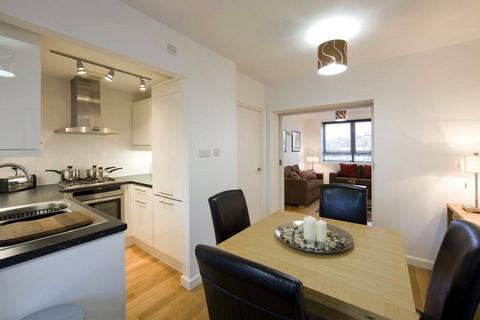 2 bedroom flat to rent, Kew Bridge Court, Chiswick, London