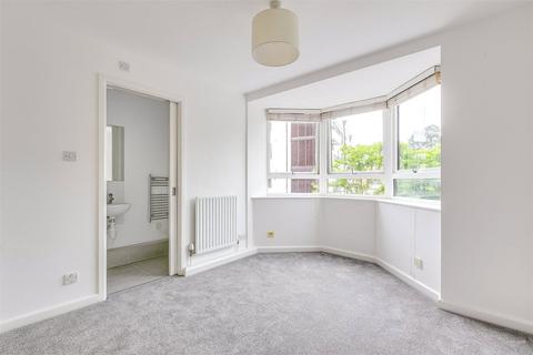 2 bedroom flat to rent, Kew Bridge Court, Chiswick, London