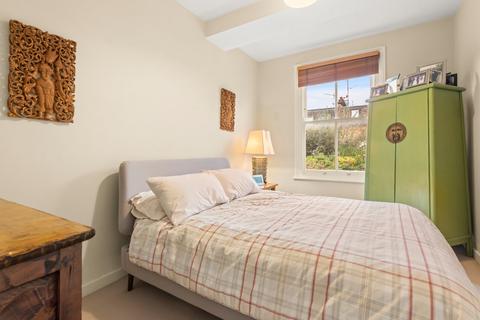 5 bedroom terraced house to rent, Winchendon Road, London