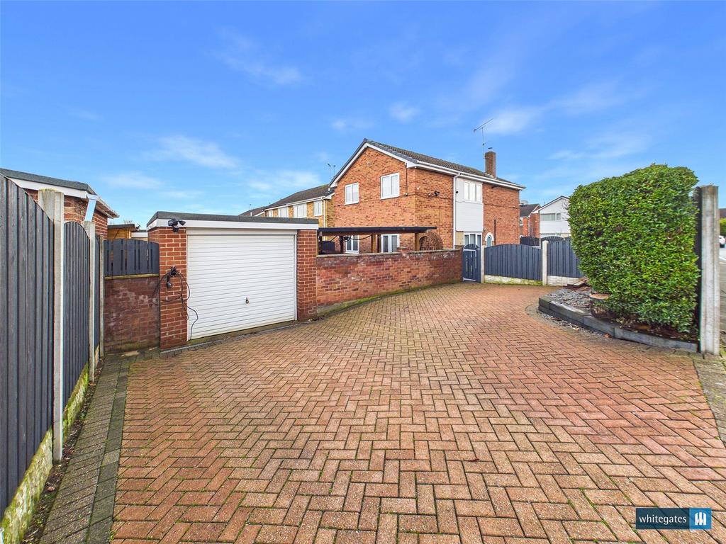 Garage/Driveway