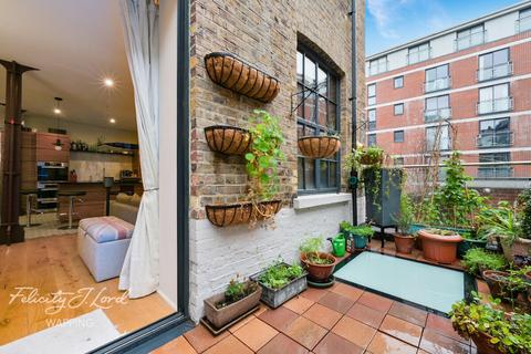 3 bedroom flat for sale, Casson Street, London E1
