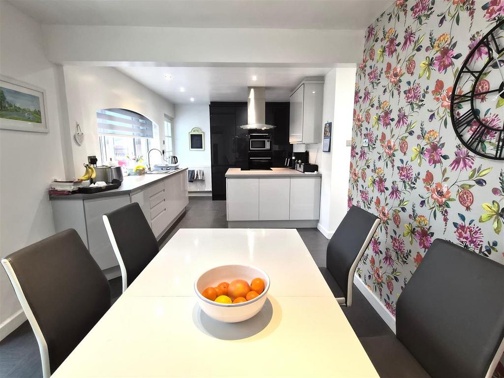 Dining kitchen