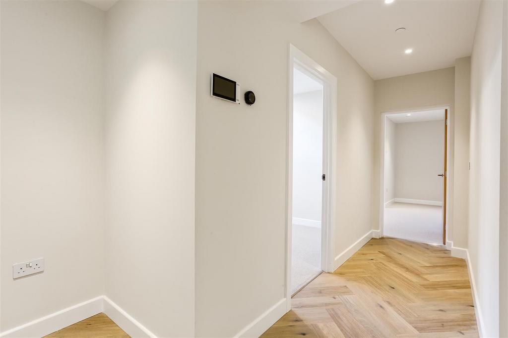 1469541018 - Campbell House, High Steet, KT1723.jp