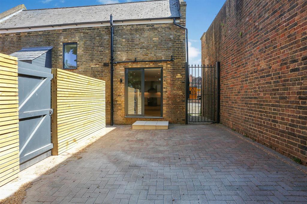 1469541018 - Campbell House, High Steet, KT1714.jp
