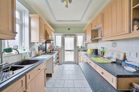 3 bedroom detached house for sale, Vale Road,  Aylesbury,  HP20