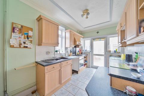 3 bedroom detached house for sale, Vale Road,  Aylesbury,  HP20