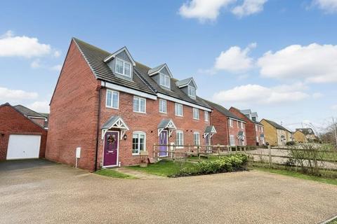 3 bedroom end of terrace house for sale, Mayfly Road, Northampton NN4