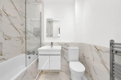 2 bedroom flat to rent, Warlters Road, London
