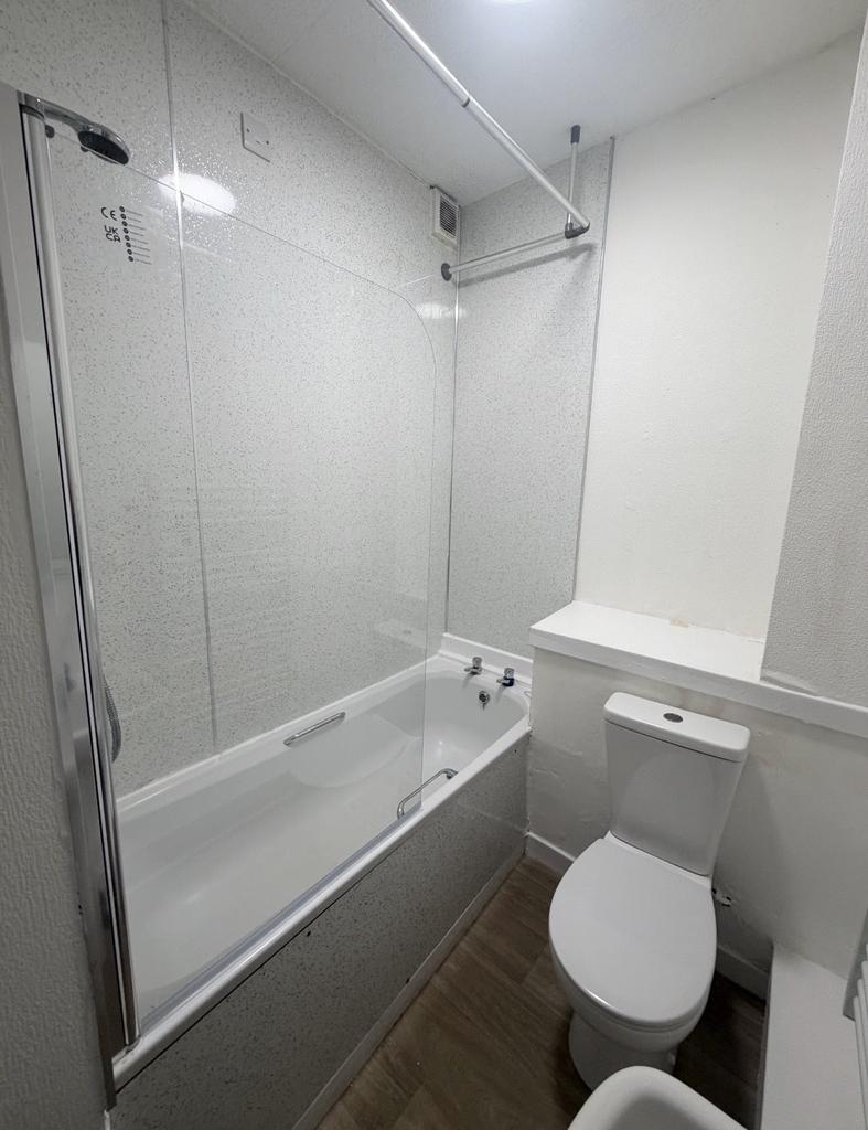 150 Bathroom (a)