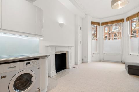 1 bedroom flat to rent, Castellain Road, London