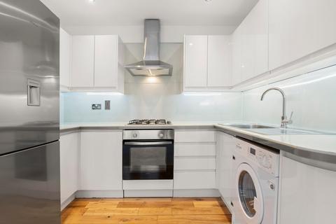 1 bedroom flat to rent, Castellain Road, London