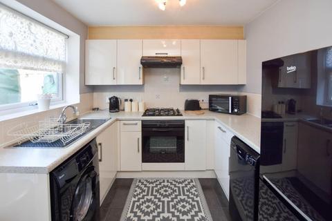 3 bedroom semi-detached house to rent, Gladden Hey Drive, Winstanley, Wigan, WN3 6LJ