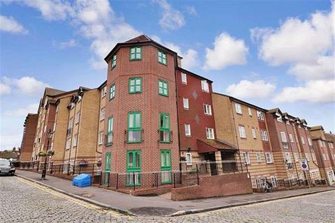 2 bedroom retirement property to rent, 45 Glendale, The Bayle CT20